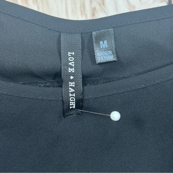 Classic Black Women's Top. Size Medium - Picture 3 of 9